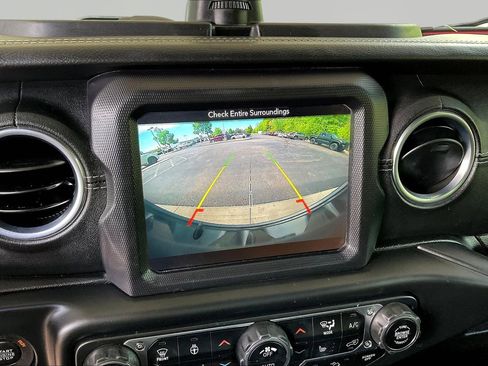 Used 2018 Jeep Wrangler Unlimited Sahara w/ Dual Top Group AWD/4WD image 14