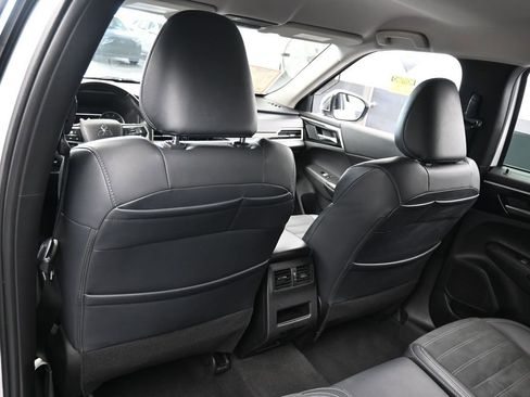 Used 2022 Mitsubishi Outlander SE image 33