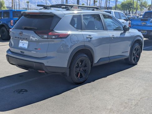 Used 2025 Nissan Rogue SV AWD/4WD image 2