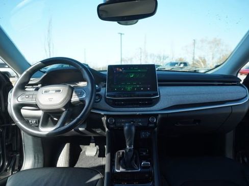 Used 2022 Jeep Compass Latitude image 25