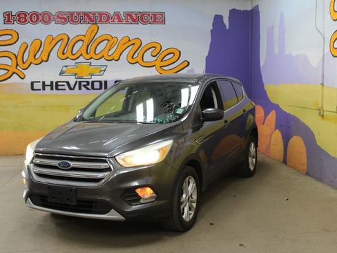 Used 2017 Ford Escape SE AWD/4WD image 2