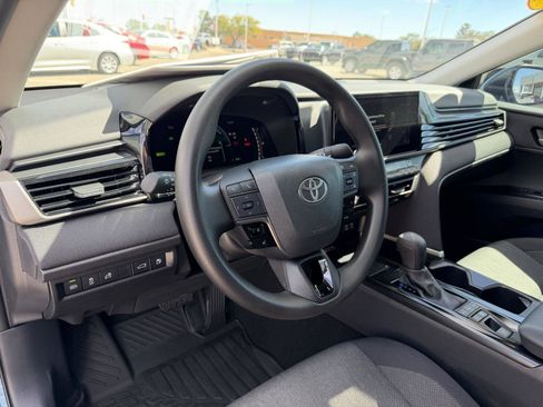 Used 2025 Toyota Camry LE w/ Convenience Package image 18