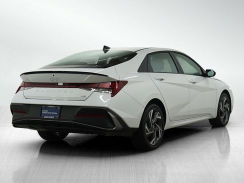 Certified 2025 Hyundai Elantra SEL w/ Cargo Package image 5