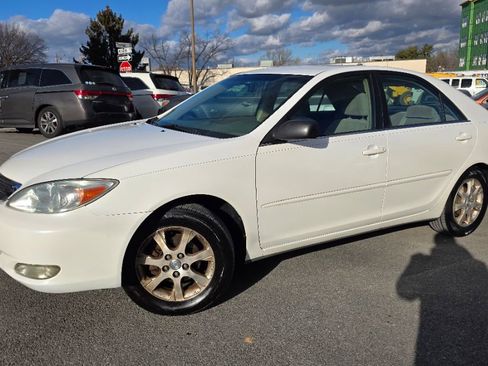 Used 2004 Toyota Camry LE image 3