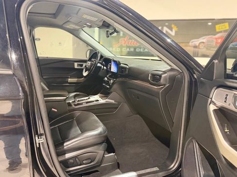 Used 2021 Ford Explorer Limited w/ Equipment Group 301A AWD/4WD image 14