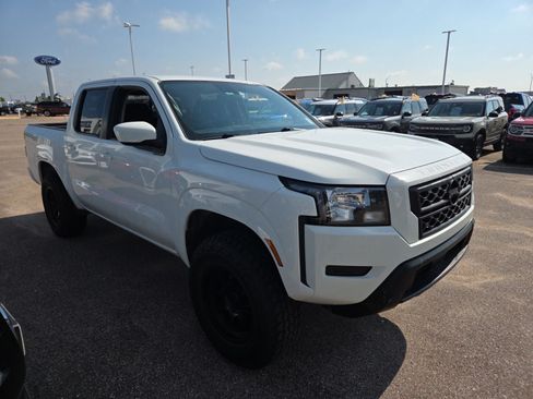 Used 2022 Nissan Frontier SV AWD/4WD image 6