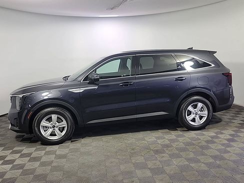 Certified 2025 Kia Sorento LX FWD image 11