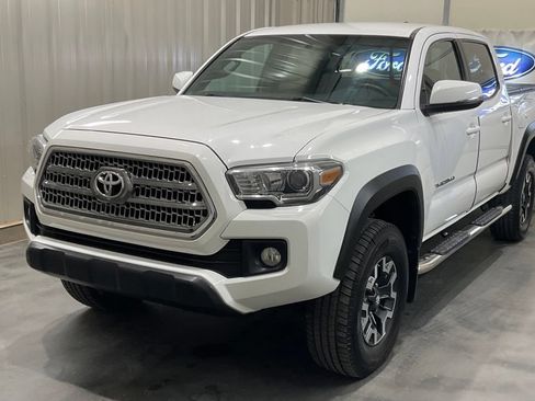 Used 2016 Toyota Tacoma TRD Off-Road w/ Towing Package RWD image 4
