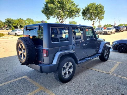 Used 2017 Jeep Wrangler Unlimited Sahara w/ Dual Top Group AWD/4WD image 5