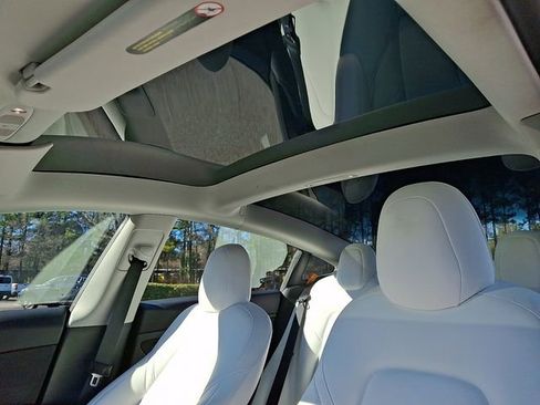 Used 2023 Tesla Model 3 Performance image 16