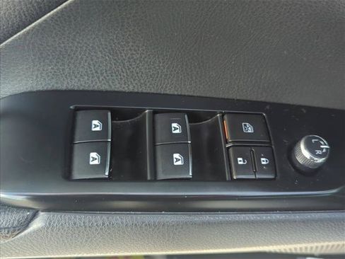 Used 2018 Toyota Camry XLE FWD image 8