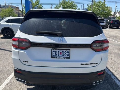 Used 2025 Honda Pilot Black Edition image 7