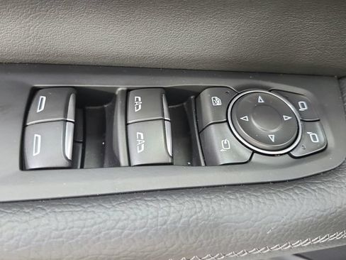 Used 2025 GMC Yukon XL Denali AWD/4WD image 36