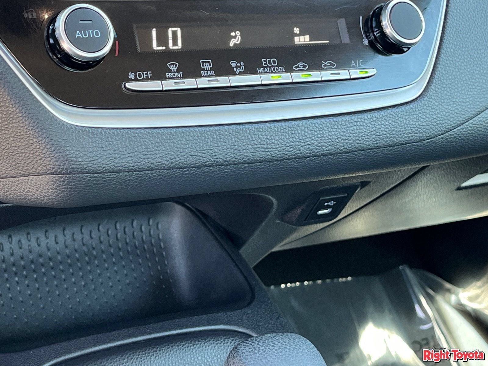 Certified 2025 Toyota Corolla LE FWD image 30