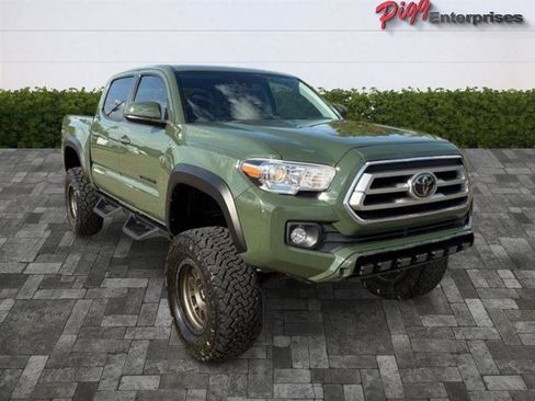 Used 2021 Toyota Tacoma SR5 w/ Trail Edition image 8