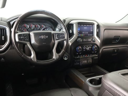 Used 2021 Chevrolet Silverado 1500 LT Trail Boss w/ Convenience Package II AWD/4WD image 2