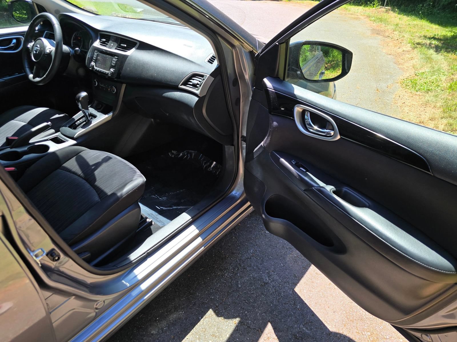 Used 2017 Nissan Sentra SV w/ Style Package FWD image 13