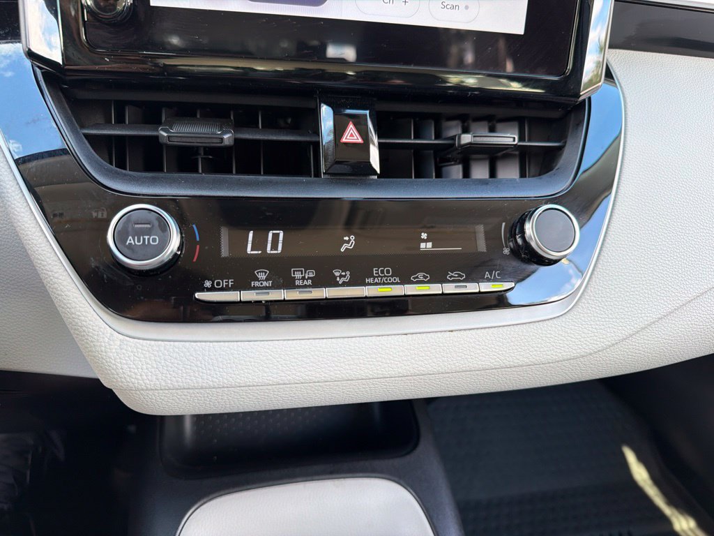 Used 2026 Toyota Corolla LE FWD image 12