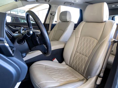 Used 2023 Buick Enclave Avenir w/ Avenir Technology Package AWD/4WD image 9