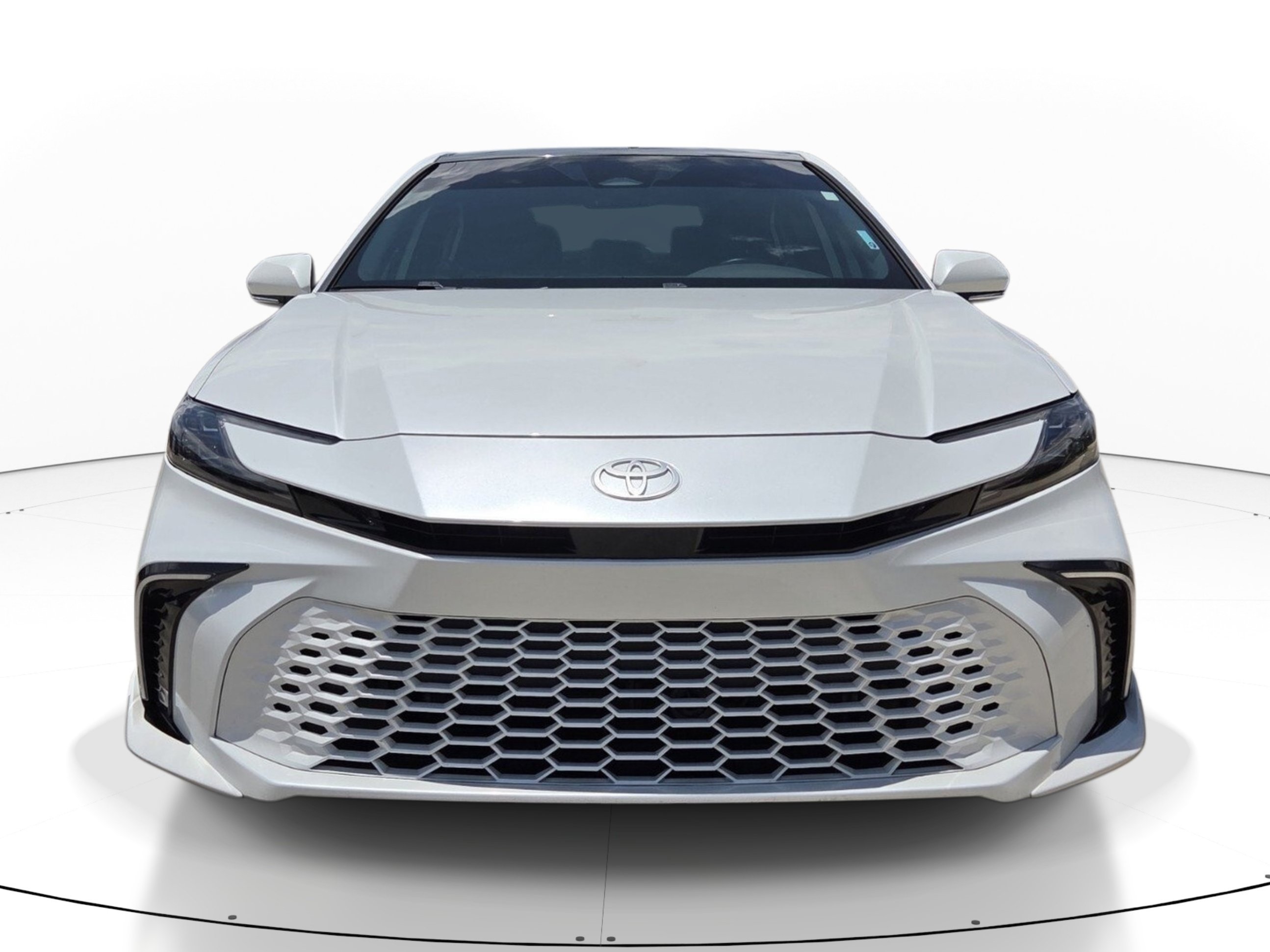 Used 2025 Toyota Camry XSE FWD image 2