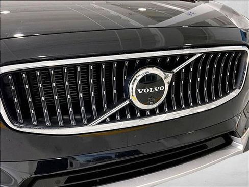 Used 2025 Volvo V90 B6 Cross Country Plus w/ Protection Package Premier AWD/4WD image 30