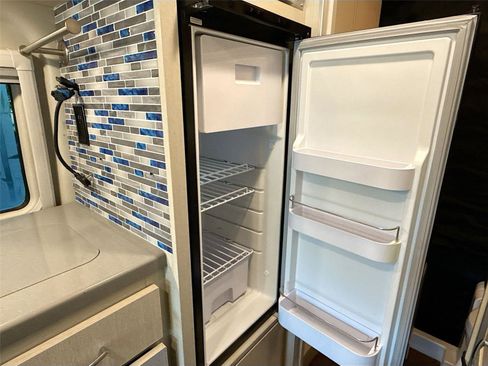 Used 2023 Mercedes-Benz Sprinter 2500 image 27