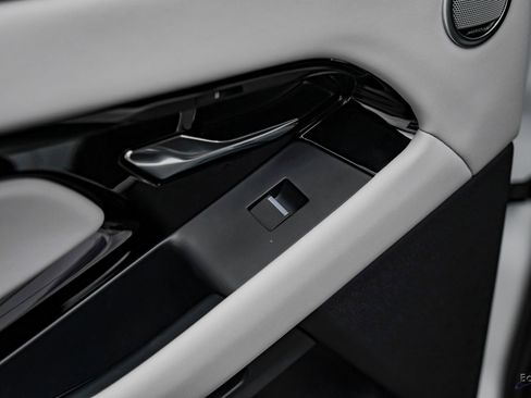 Used 2024 Land Rover Range Rover Evoque Dynamic SE image 81