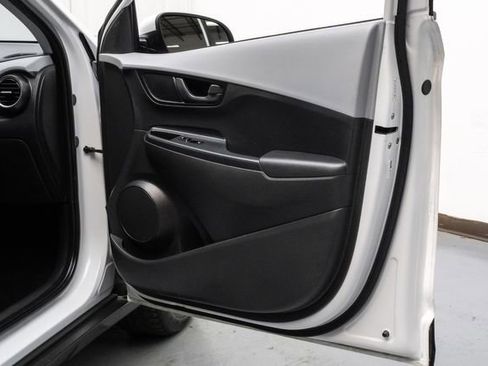 Used 2021 Hyundai Kona SE image 47