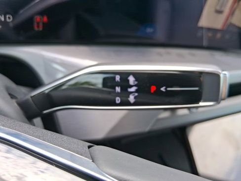 New 2026 Cadillac Vistiq Sport image 14