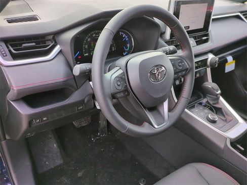 New 2025 Toyota RAV4 SE image 9