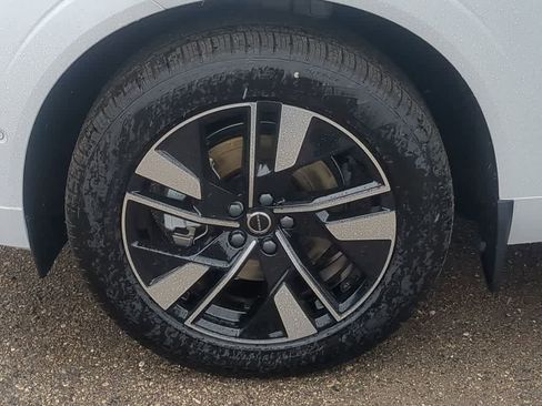 New 2026 Volvo XC60 B5 Plus w/ Protection Package Premier AWD/4WD image 13