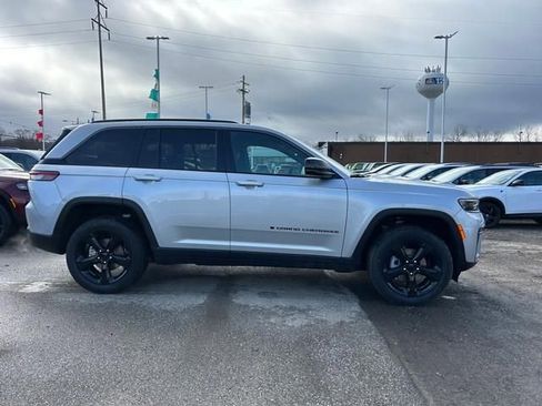 New 2026 Jeep Grand Cherokee Limited w/ Limited Altitude Package AWD/4WD image 2