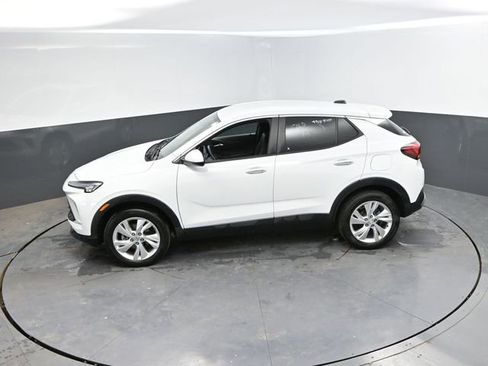 Used 2025 Buick Encore GX Preferred AWD/4WD image 39