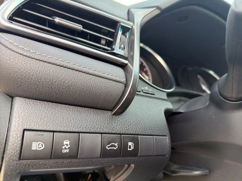 Used 2018 Toyota Camry SE image 18