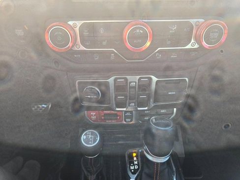 Used 2021 Jeep Gladiator Rubicon image 12