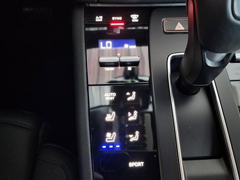 Used 2024 Porsche Macan w/ Premium Plus Package image 46