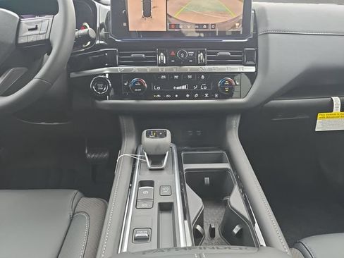 New 2026 Nissan Pathfinder SL FWD image 3