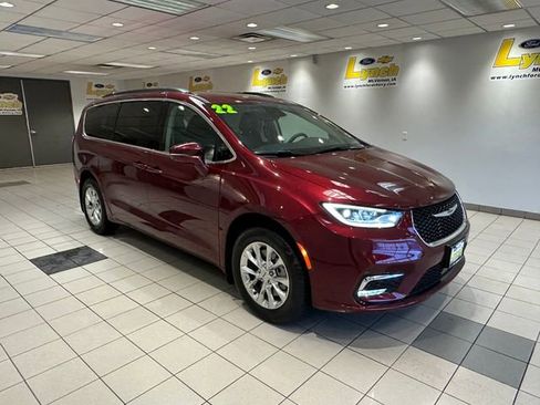 Used 2022 Chrysler Pacifica Touring-L AWD/4WD image 1