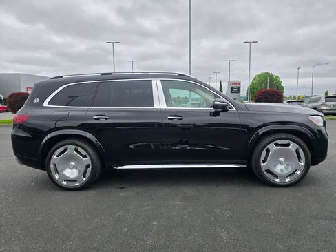 Used 2025 Mercedes-Benz Maybach GLS 600 4MATIC image 7