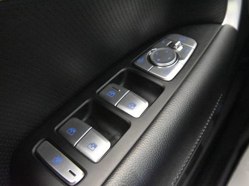 Used 2022 Genesis G70 2.0T w/ Prestige Package image 32