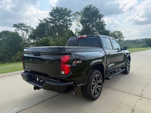 Used 2025 Chevrolet Colorado Z71 w/ Technology Package AWD/4WD image 3