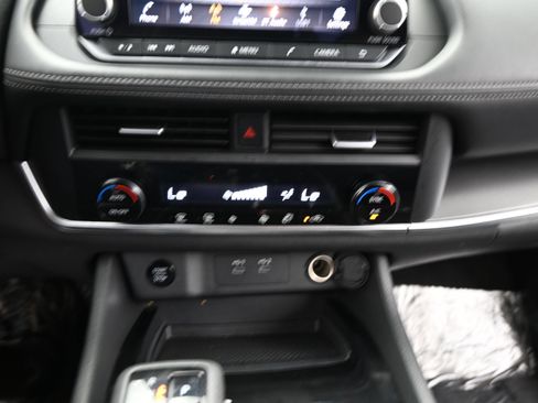 Used 2025 Nissan Rogue SV FWD image 23