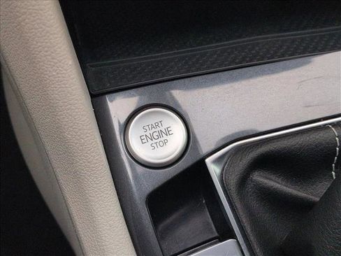 Used 2023 Volkswagen Tiguan SE R-Line image 16