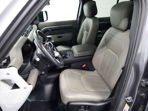 Used 2020 Land Rover Defender 110 SE image 5