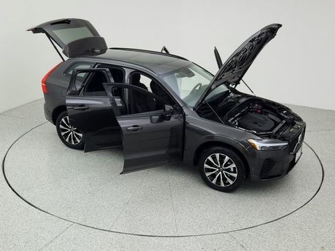 Certified 2025 Volvo XC60 B5 Plus image 36