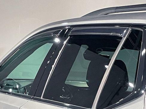 Used 2023 Chevrolet Traverse RS image 19