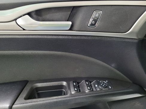 Used 2018 Ford Fusion SE w/ Fusion SE Technology Package image 27