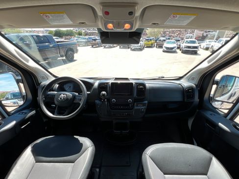 Used 2024 RAM ProMaster 2500 w/ Convenience Group FWD image 9