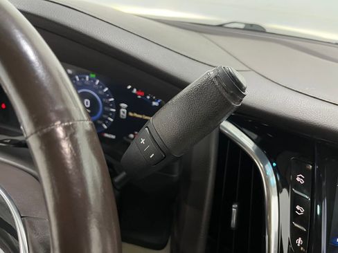 Used 2016 Cadillac Escalade Luxury image 31