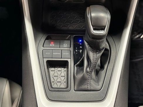 Used 2020 Toyota RAV4 XLE Premium image 31